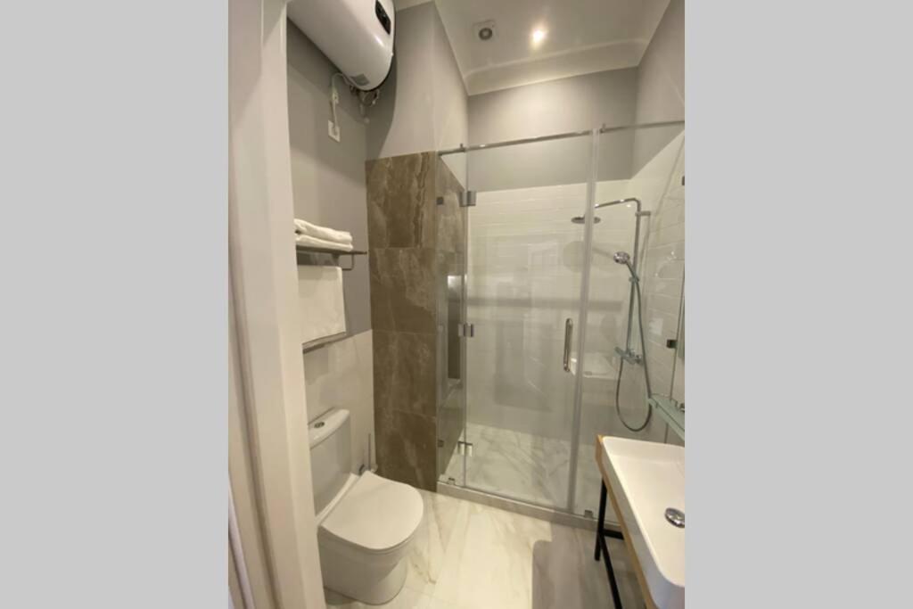 Hidden Gem With Its Own Private Entry At Lypky Apartment Kiev Bagian luar foto