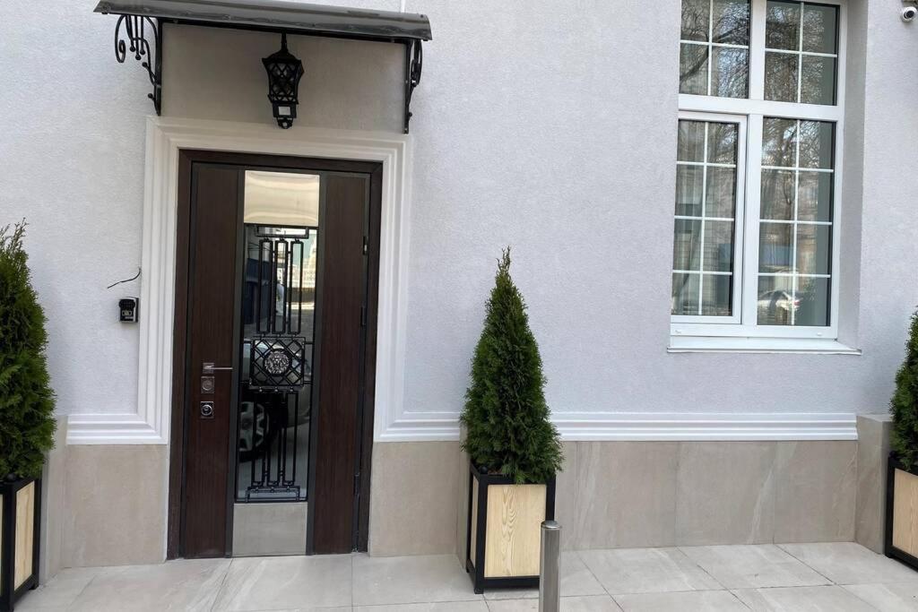 Hidden Gem With Its Own Private Entry At Lypky Apartment Kiev Bagian luar foto